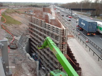 M1 Junction 19 (Catthorpe), Construction of new bridge 